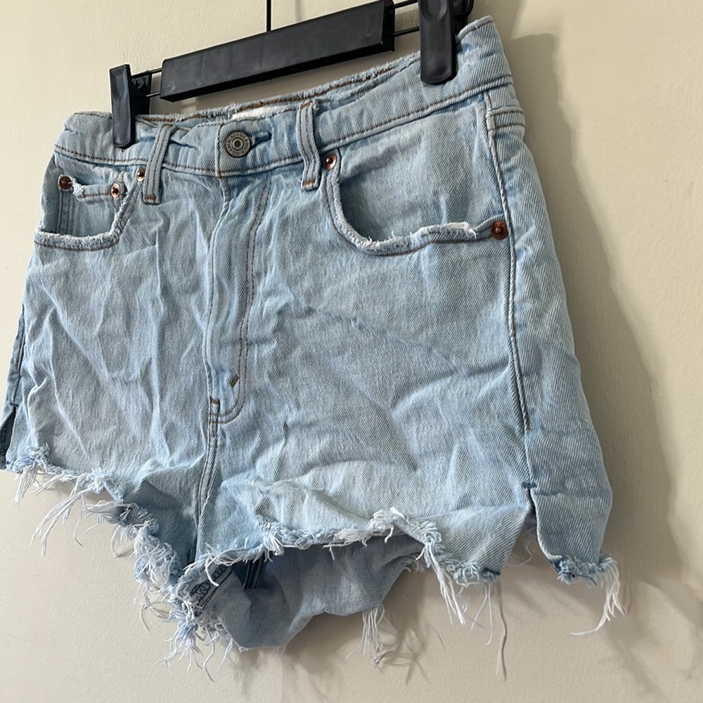 Abercrombie & Fitch The Mom Short High Rise Light Wash Distressed Denim Shorts - Picture 4 of 9